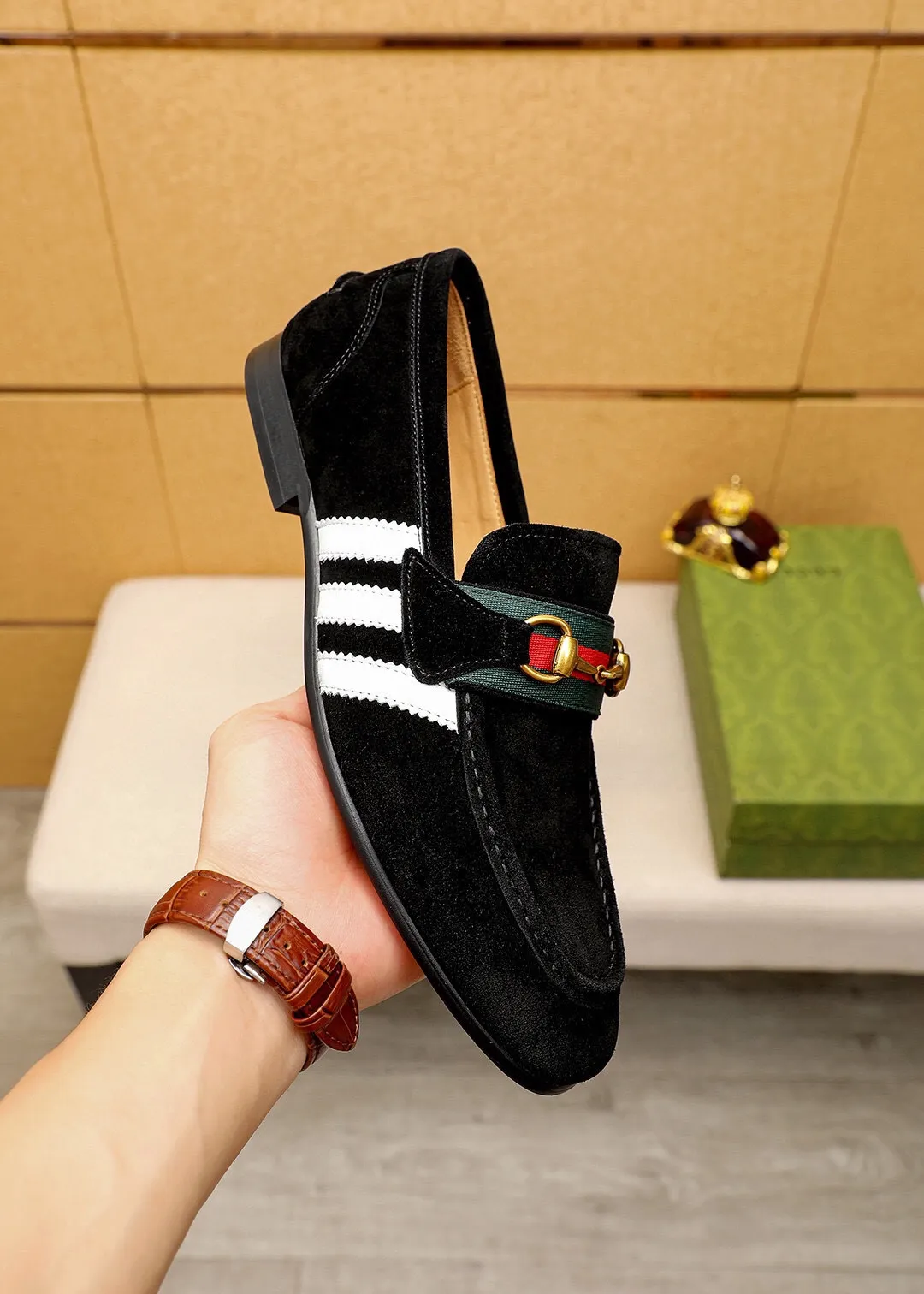 Men's shoes 💰480 💐 Product trademark: GUCCI "Gucci" casual leather shoes Regular size: 38-44 (45.46🉑️customized) Product materials: Selected imported first-layer frosted cowhide upper + classic hardware buckle, imported cowhide leather lining. Strong three-dimensional visual effect, original outsole Color: 4⃣️colors available